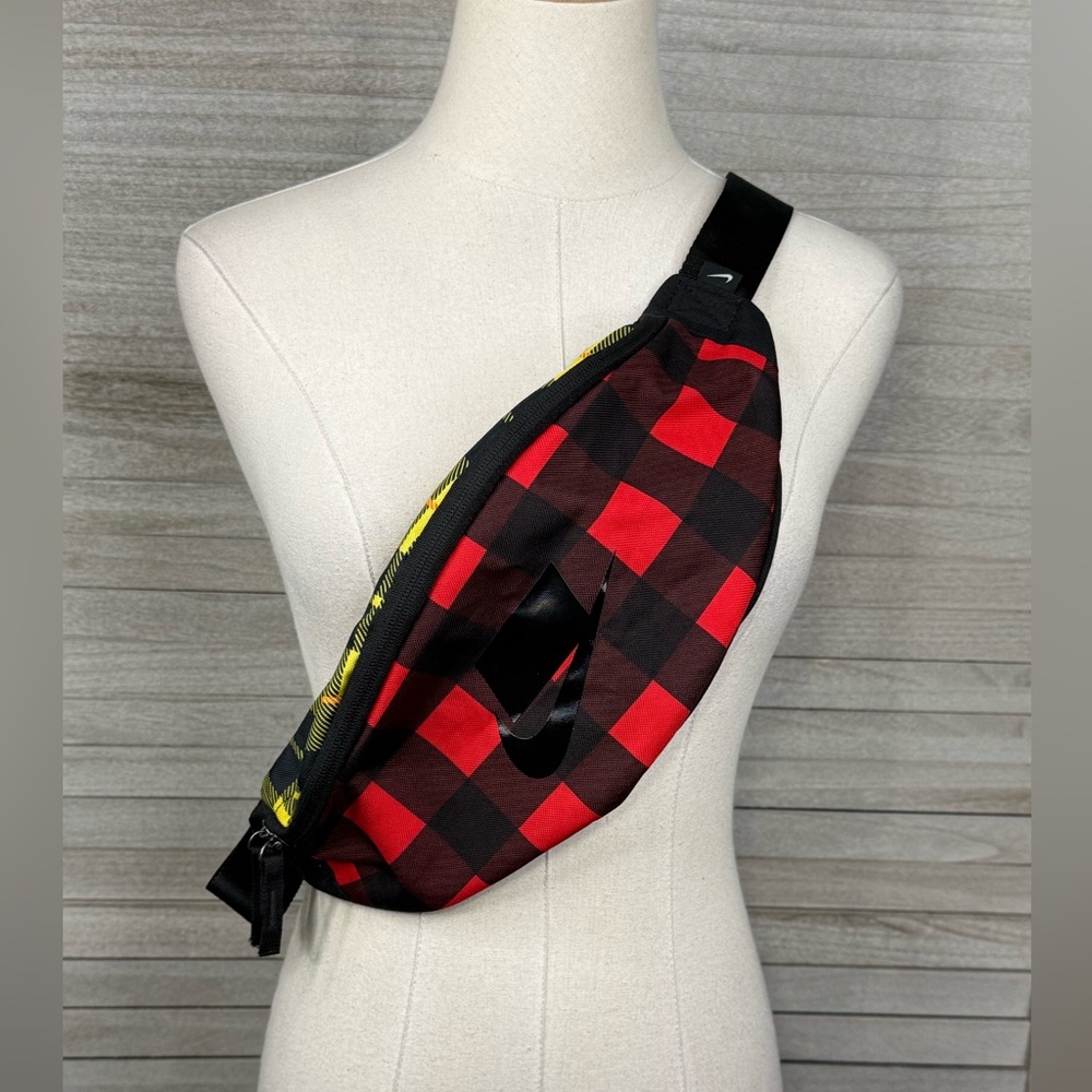 NIKE Heritage Unisex Waistpack/Crossbody Pack Buffalo Plaid Multi